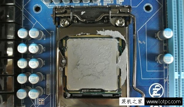 电脑散热硅脂怎么涂？CPU涂硅脂注意事项及CPU涂硅脂教程图解