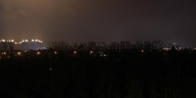 手机拍照技巧：教你如何使用手机的专业模式来拍摄纯净的夜景