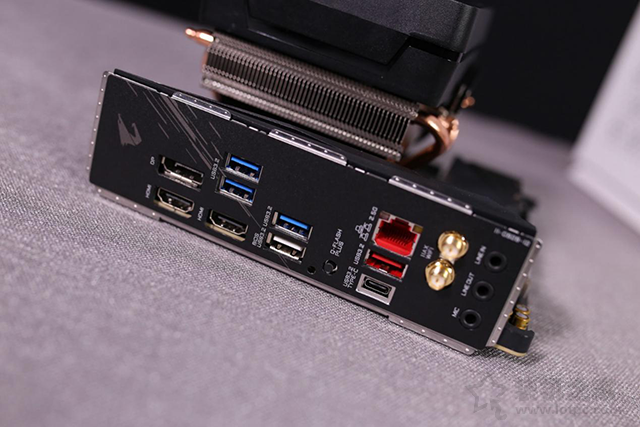 ITX装机实录！AMD锐龙R5 3600配RX5700XT独显ITX主机配置推荐